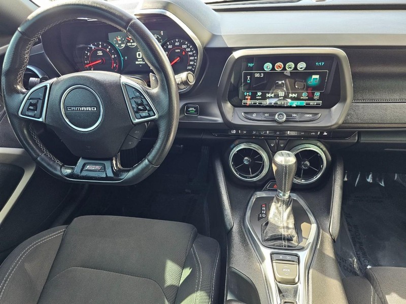 Chevrolet Camaro Vehicle Full-screen Gallery Image 24