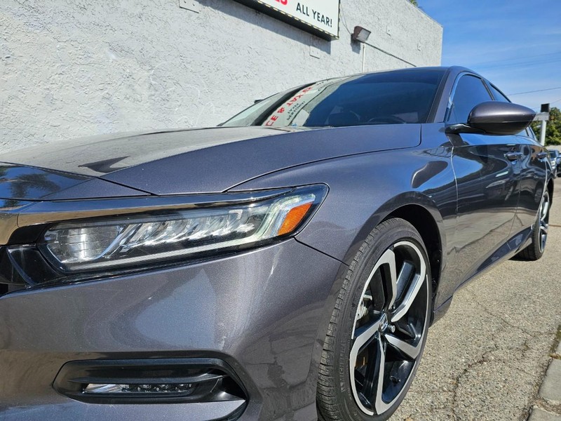 Honda Accord Sedan Vehicle Full-screen Gallery Image 9