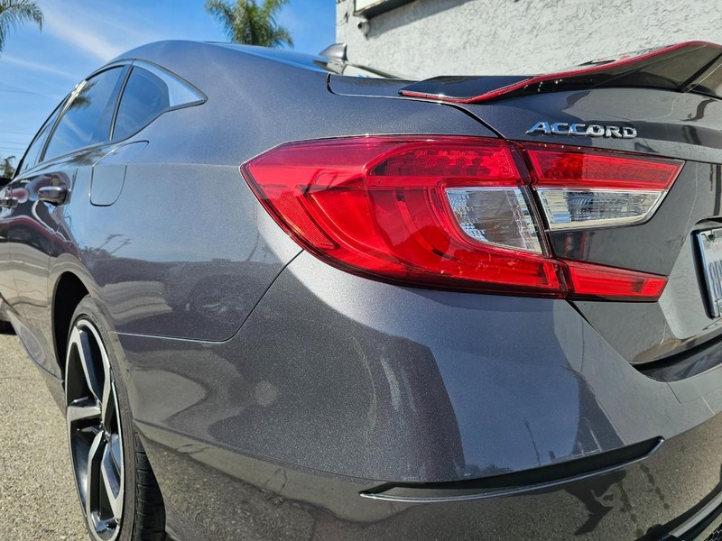 Honda Accord Sedan Vehicle Full-screen Gallery Image 10