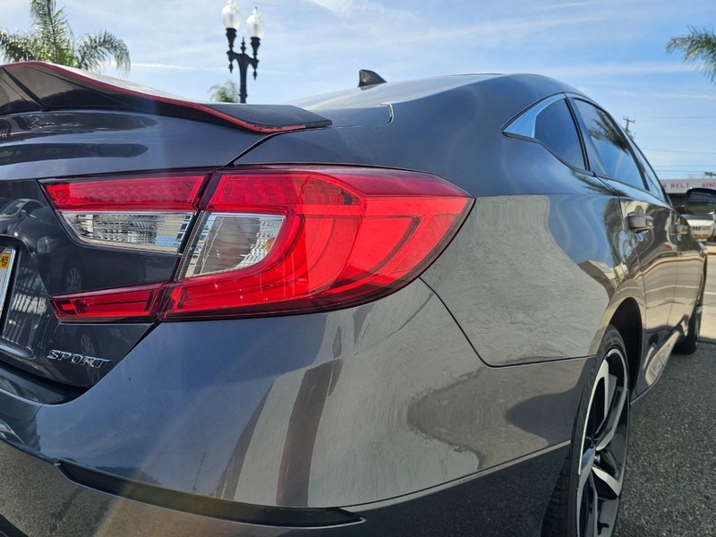 Honda Accord Sedan Vehicle Full-screen Gallery Image 11
