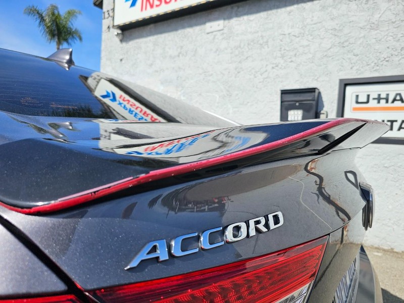 Honda Accord Sedan Vehicle Full-screen Gallery Image 14