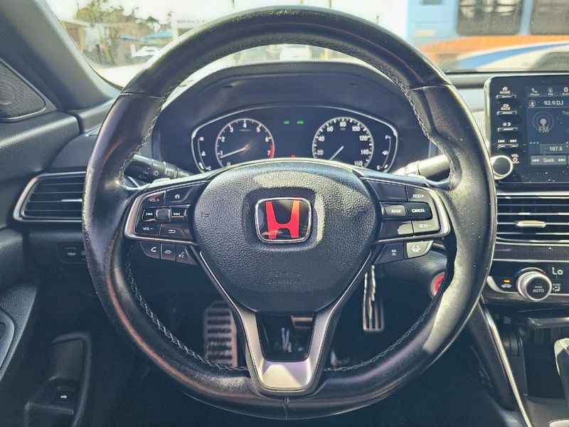 Honda Accord Sedan Vehicle Full-screen Gallery Image 22