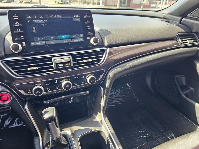 Honda Accord Sedan Vehicle Full-screen Gallery Image 24
