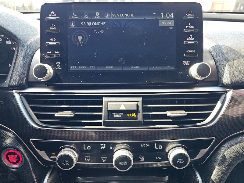 Honda Accord Sedan Vehicle Full-screen Gallery Image 26