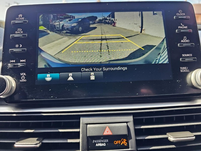Honda Accord Sedan Vehicle Full-screen Gallery Image 30