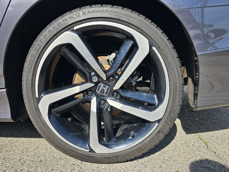 Honda Accord Sedan Vehicle Full-screen Gallery Image 31