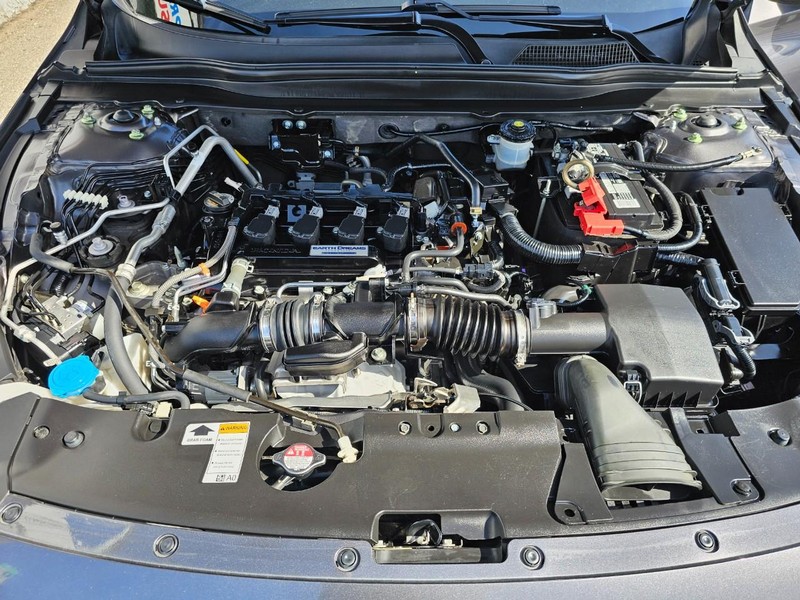 Honda Accord Sedan Vehicle Full-screen Gallery Image 33
