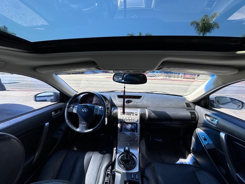 INFINITI G35 Coupe Vehicle Full-screen Gallery Image 15