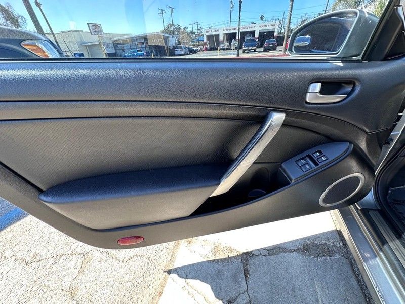 INFINITI G35 Coupe Vehicle Full-screen Gallery Image 24