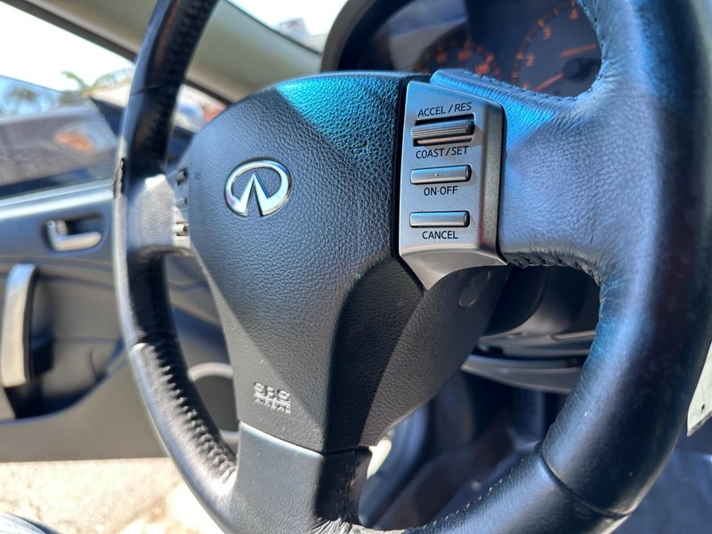 INFINITI G35 Coupe Vehicle Full-screen Gallery Image 28