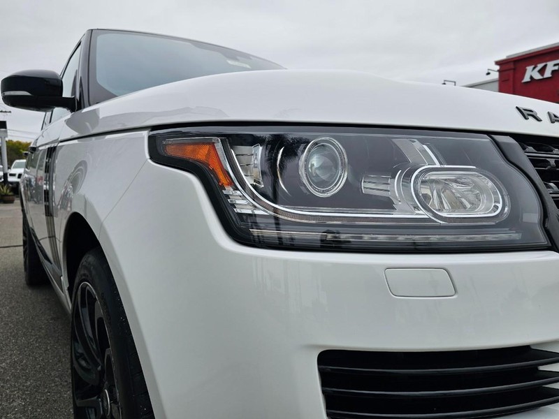Land Rover Range Rover Vehicle Full-screen Gallery Image 8