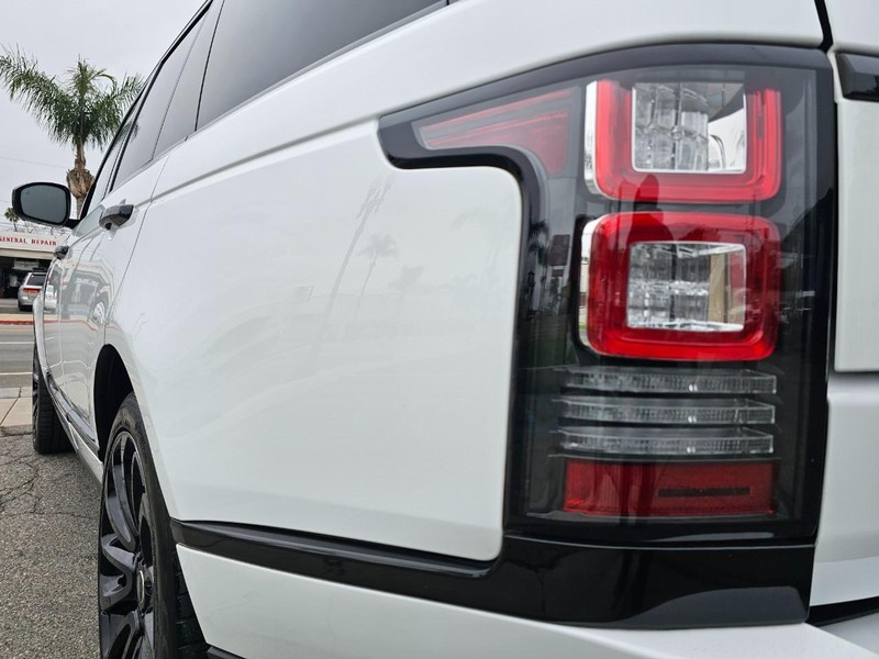 Land Rover Range Rover Vehicle Full-screen Gallery Image 10