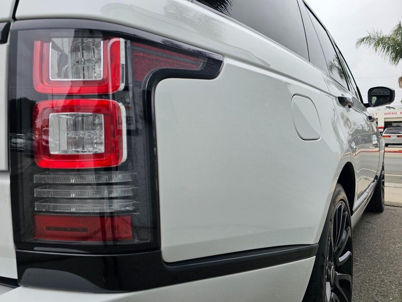 Land Rover Range Rover Vehicle Full-screen Gallery Image 11