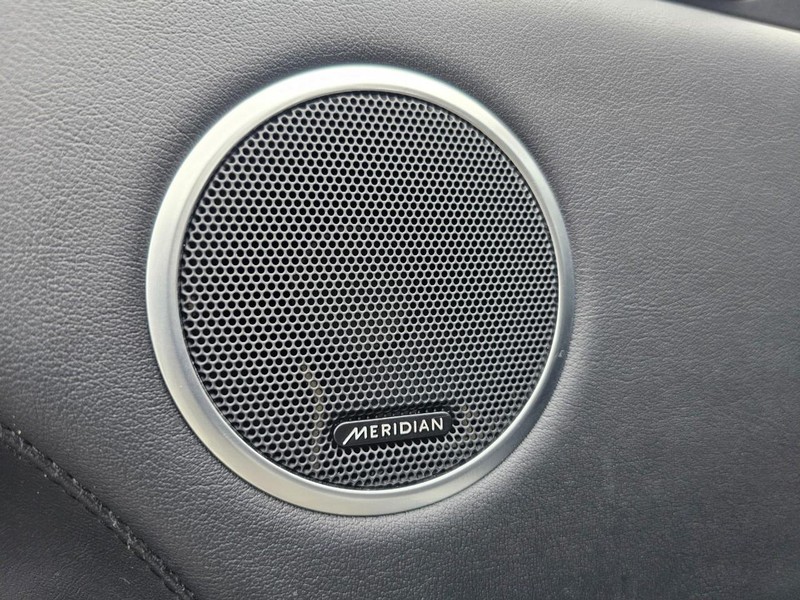 Land Rover Range Rover Vehicle Full-screen Gallery Image 14