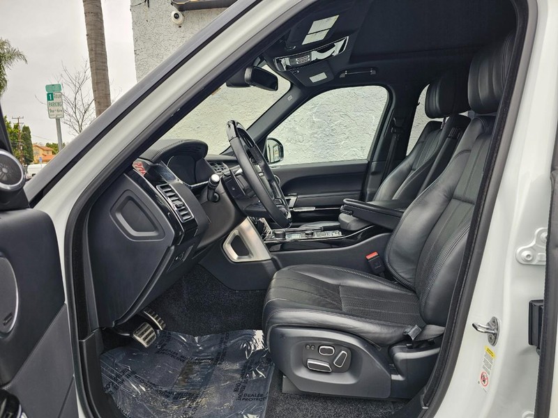 Land Rover Range Rover Vehicle Full-screen Gallery Image 15