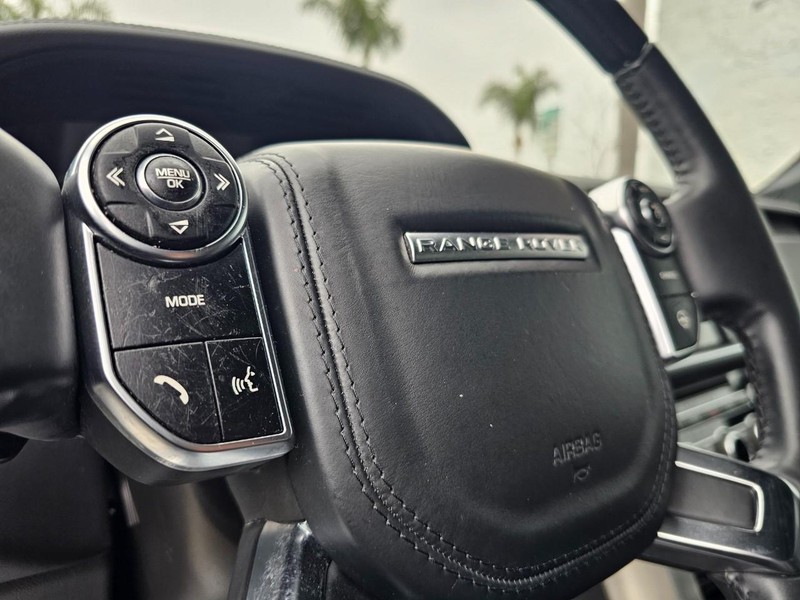 Land Rover Range Rover Vehicle Full-screen Gallery Image 17