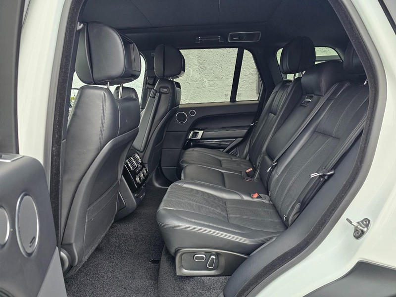 Land Rover Range Rover Vehicle Full-screen Gallery Image 21