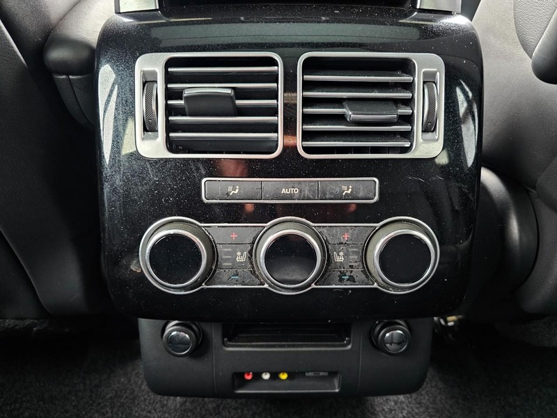 Land Rover Range Rover Vehicle Full-screen Gallery Image 22