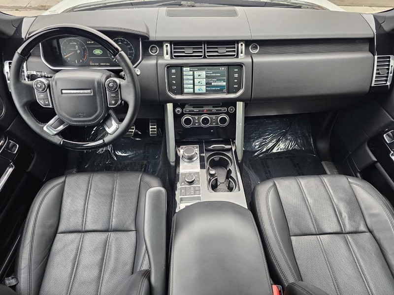 Land Rover Range Rover Vehicle Full-screen Gallery Image 24