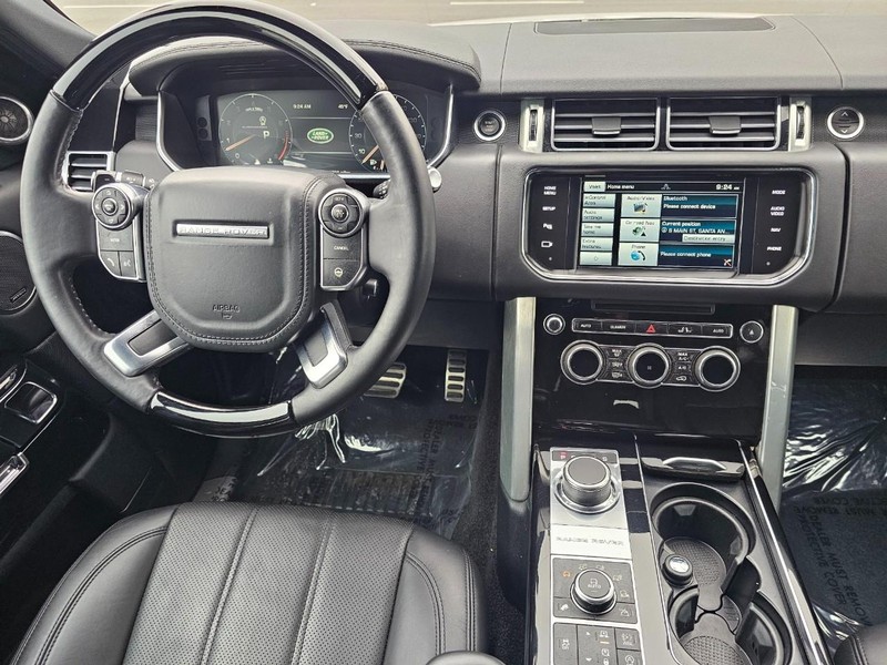 Land Rover Range Rover Vehicle Full-screen Gallery Image 25