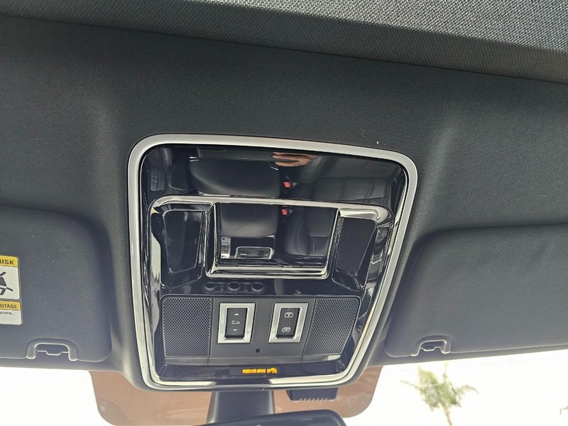 Land Rover Range Rover Vehicle Full-screen Gallery Image 29