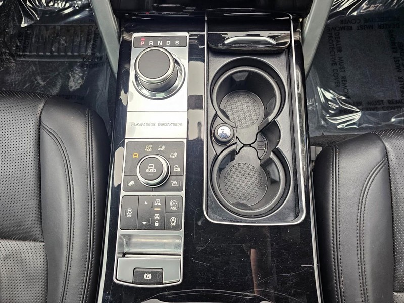 Land Rover Range Rover Vehicle Full-screen Gallery Image 32