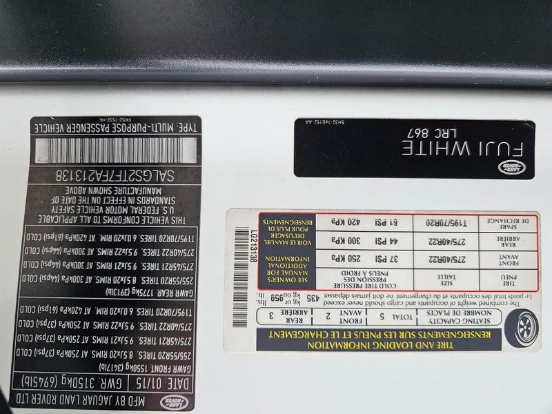 Land Rover Range Rover Vehicle Full-screen Gallery Image 38