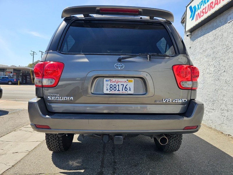 Toyota Sequoia Vehicle Full-screen Gallery Image 4