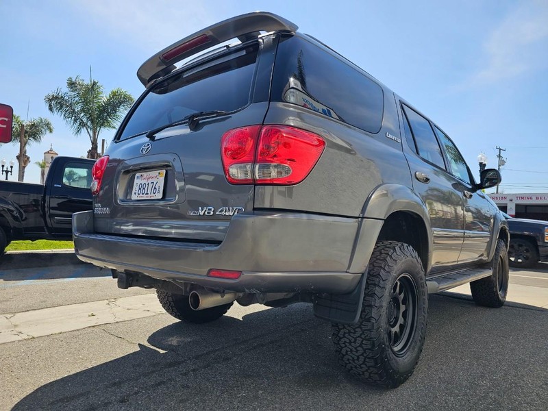 Toyota Sequoia Vehicle Full-screen Gallery Image 5