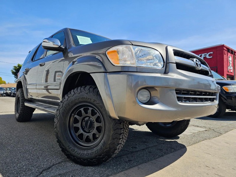 Toyota Sequoia Vehicle Full-screen Gallery Image 6