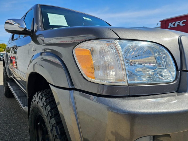 Toyota Sequoia Vehicle Full-screen Gallery Image 8