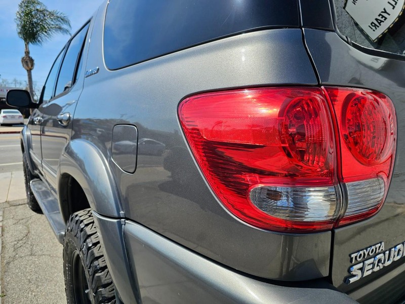 Toyota Sequoia Vehicle Full-screen Gallery Image 10