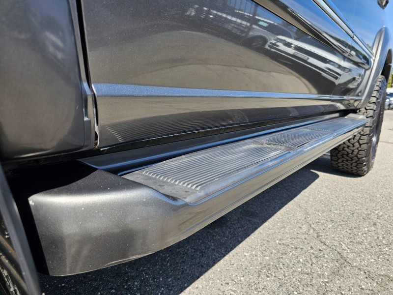 Toyota Sequoia Vehicle Full-screen Gallery Image 14