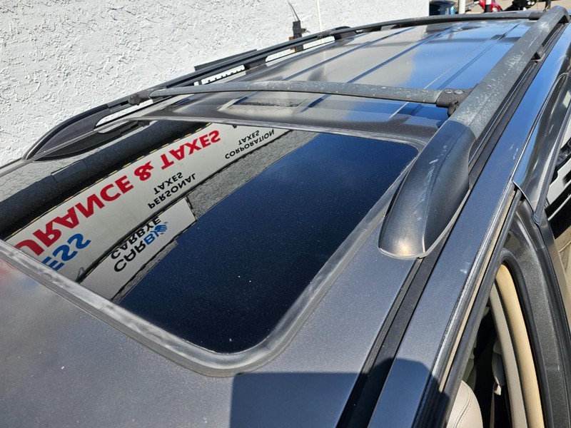 Toyota Sequoia Vehicle Full-screen Gallery Image 15