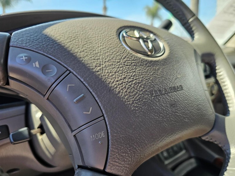 Toyota Sequoia Vehicle Full-screen Gallery Image 19
