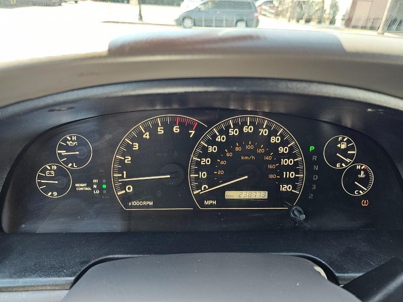 Toyota Sequoia Vehicle Full-screen Gallery Image 21