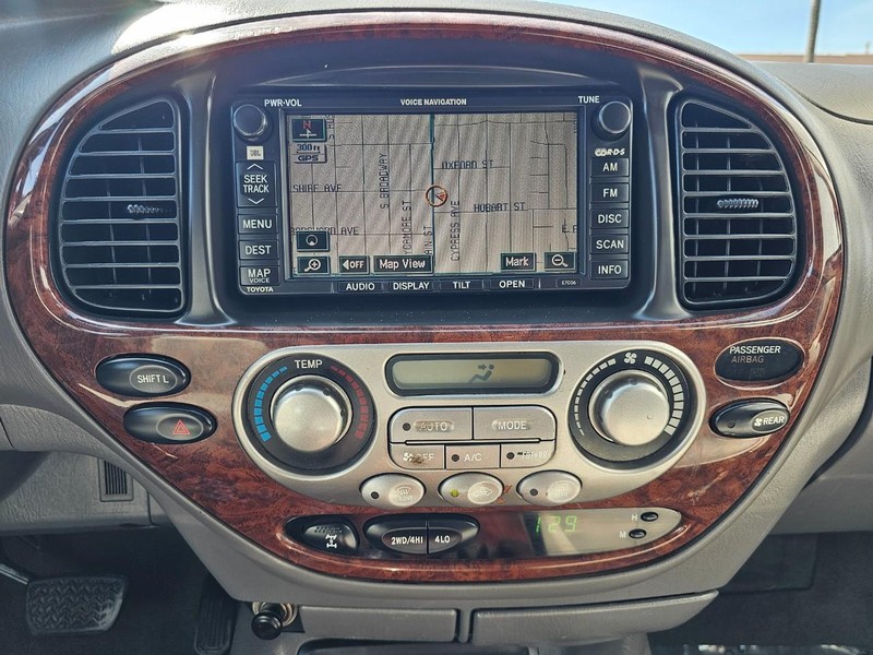 Toyota Sequoia Vehicle Full-screen Gallery Image 35