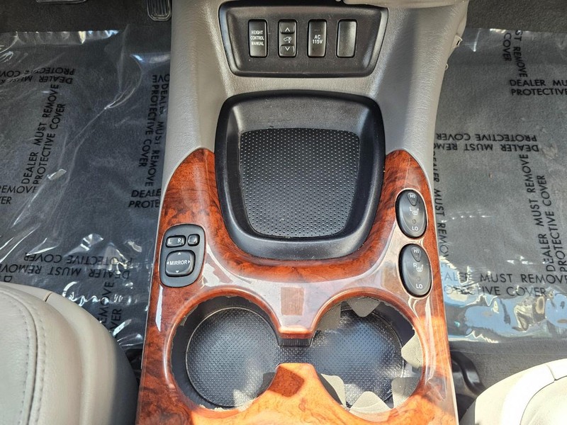 Toyota Sequoia Vehicle Full-screen Gallery Image 36