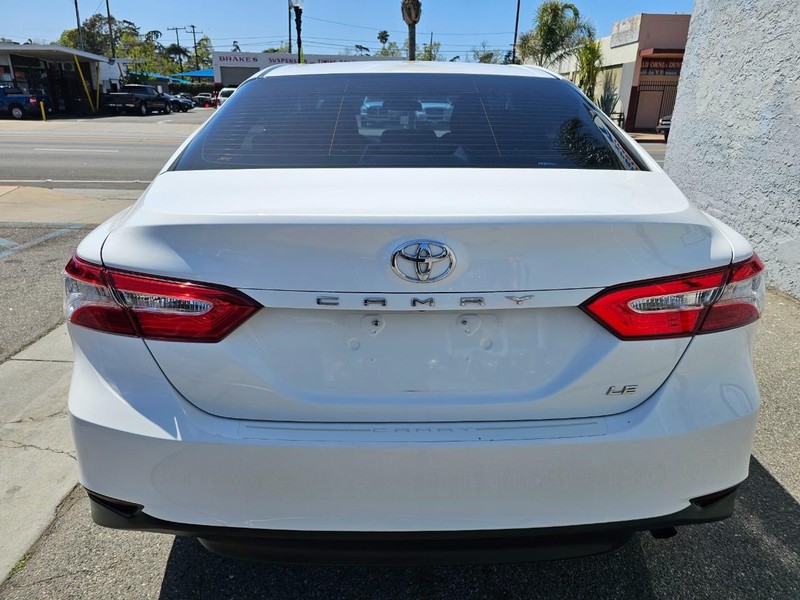 Toyota Camry Vehicle Full-screen Gallery Image 4