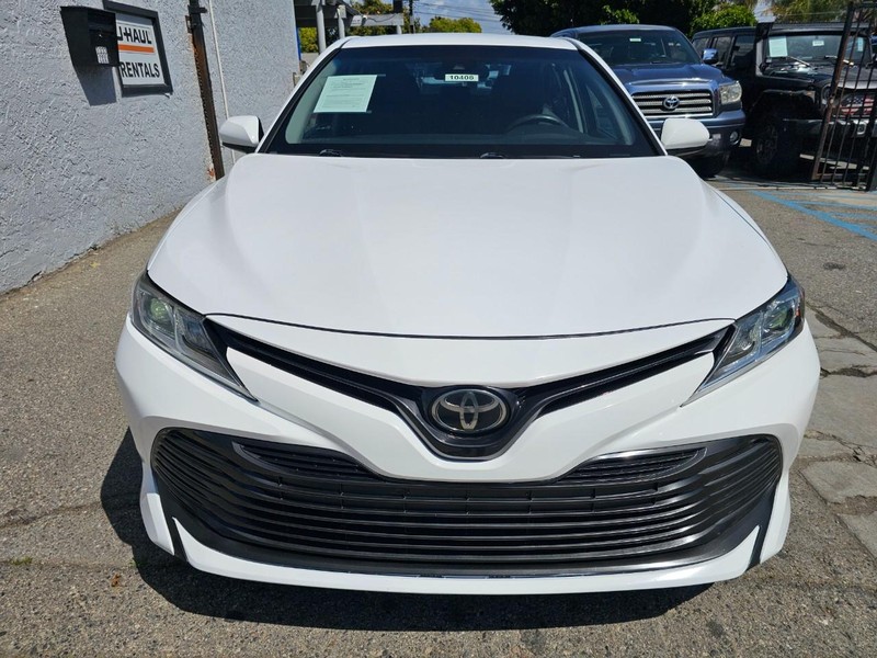 Toyota Camry Vehicle Full-screen Gallery Image 7