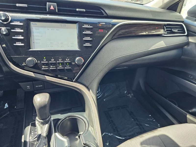 Toyota Camry Vehicle Full-screen Gallery Image 22