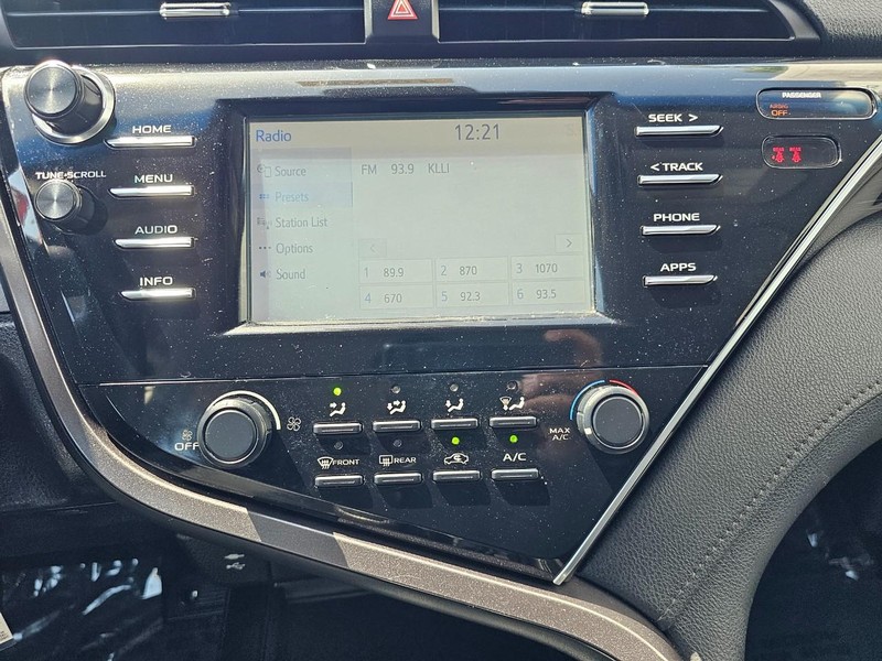 Toyota Camry Vehicle Full-screen Gallery Image 25