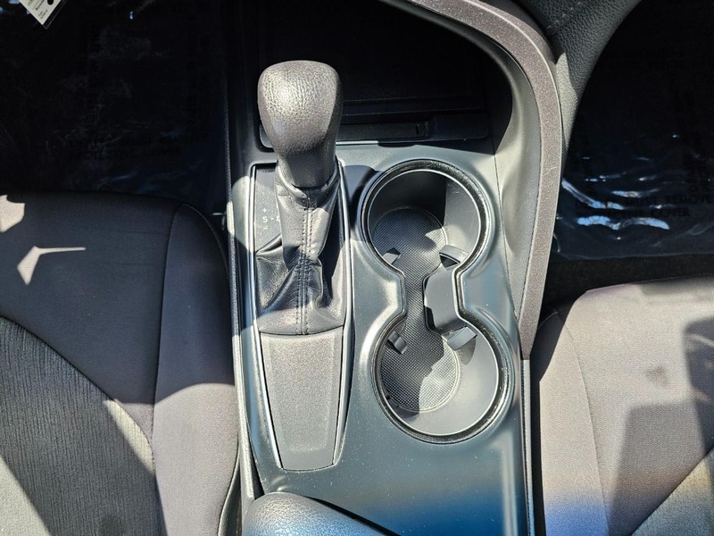 Toyota Camry Vehicle Full-screen Gallery Image 26
