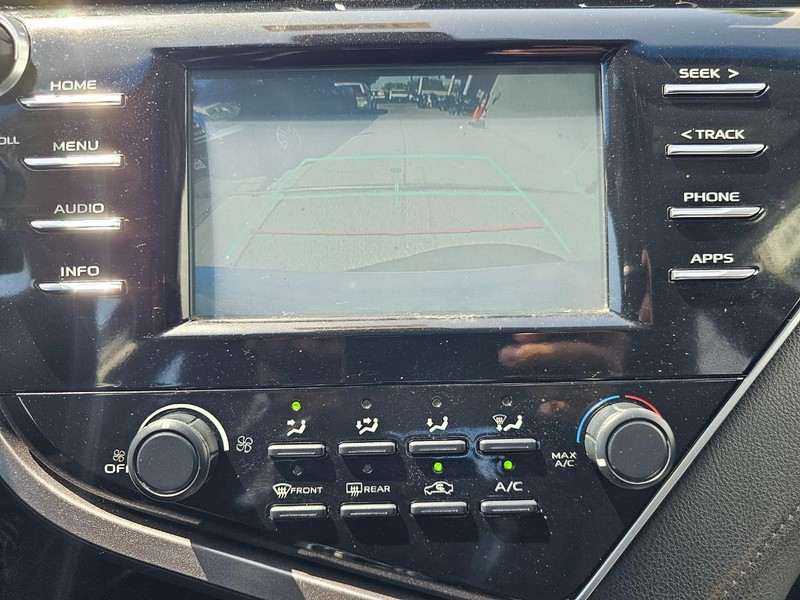 Toyota Camry Vehicle Full-screen Gallery Image 28
