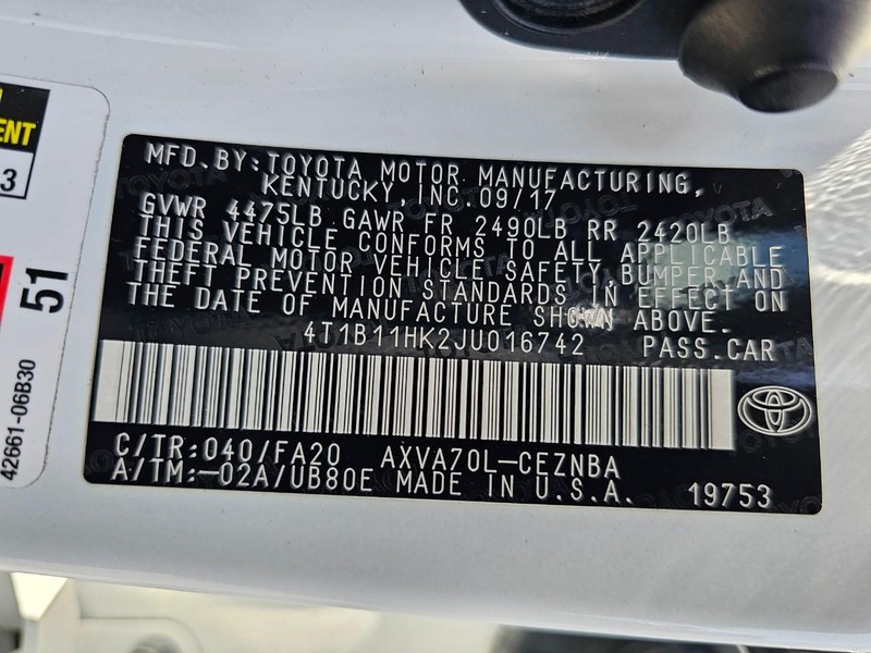 Toyota Camry Vehicle Full-screen Gallery Image 32