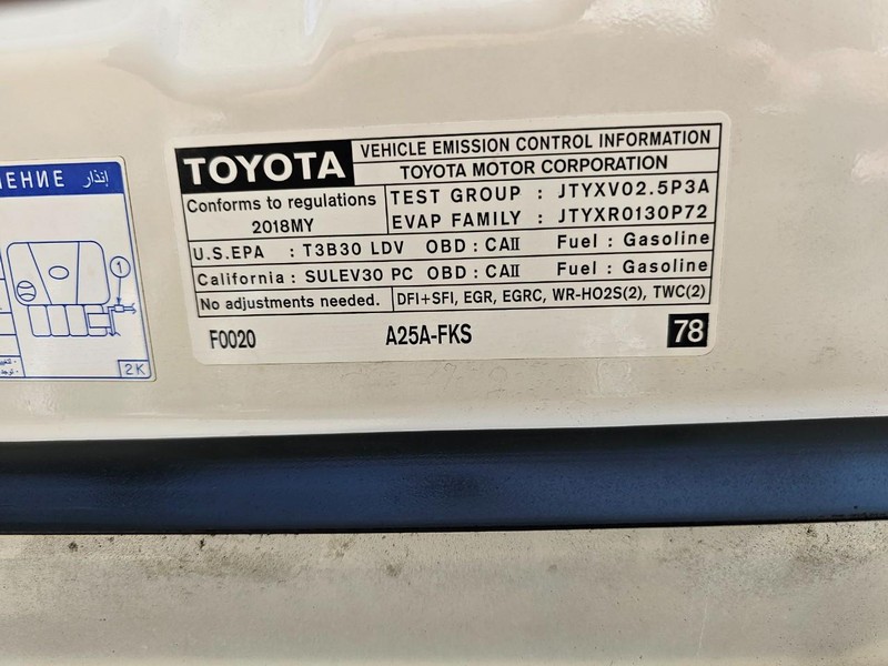 Toyota Camry Vehicle Full-screen Gallery Image 33