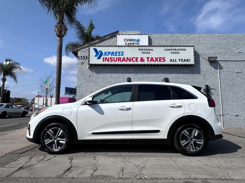 Kia Niro Plug-In Hybrid Vehicle Full-screen Gallery Image 2