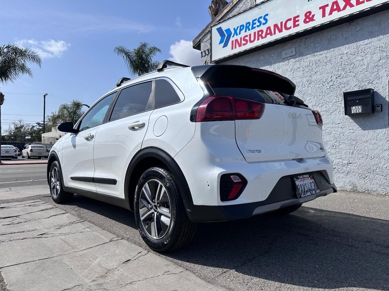 Kia Niro Plug-In Hybrid Vehicle Full-screen Gallery Image 3