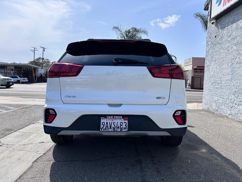Kia Niro Plug-In Hybrid Vehicle Full-screen Gallery Image 4