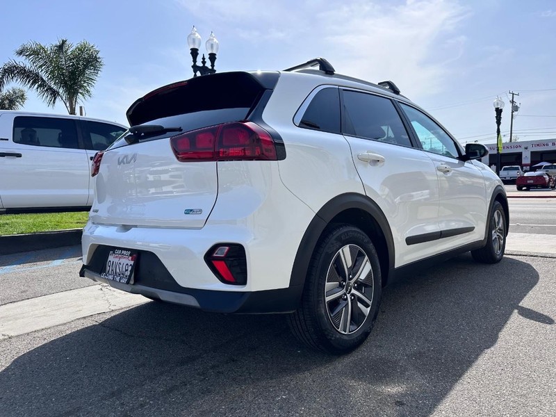 Kia Niro Plug-In Hybrid Vehicle Full-screen Gallery Image 5